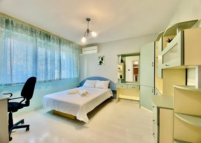 Chaika 29 - 3Bd Apartment For 5 People, 10Min From The Beach