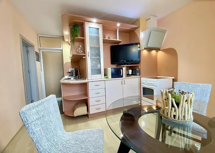 Chaika 29 - 3Bd Apartment For 5 People, 10Min From The Beach